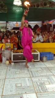 In Pics: इंदौर में भगवान शिव को खुश करने के लिए तांडव करता है यह शिवभक्त, अनोखी आरती देख आप हो जाएंगे मंत्रमुग्ध, देखें तस्वीरें