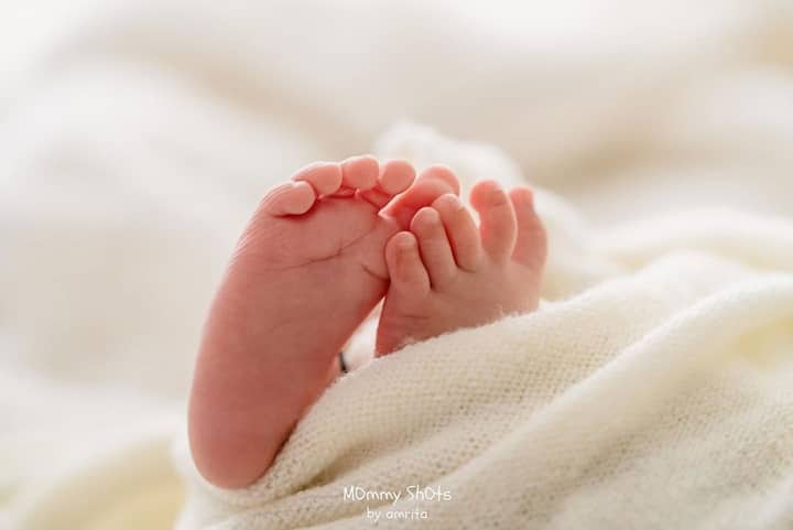 तस्‍वीरों में प्रणिता की बेटी इतनी प्‍यारी लग रही है कि हर कोई उस पर प्‍यार लुटा रहा है.