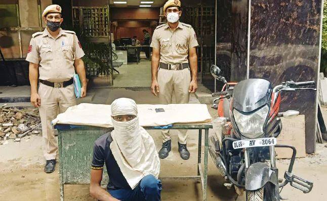 Electric scooty wanted to swoop in to gift sister on Rakshabandhan, arrested Crime News : ਰੱਖੜੀ 'ਤੇ ਭੈਣ ਨੂੰ ਤੋਹਫੇ 'ਚ ਲੈ ਕੇ ਦੇਣਾ ਚਾਹੁੰਦਾ ਸੀ ਇਲੈਕਟ੍ਰਿਕ ਸਕੂਟੀ, ਗ੍ਰਿਫਤਾਰ