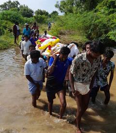 கரூர்: இறந்தவர் உடலை ஆற்றுவாரியில் தூக்கி செல்லும் அவல நிலை - உயர்மட்ட பாலம் அமைக்க கோரிக்கை