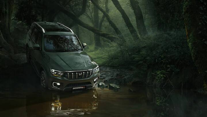 મહિન્દ્રાએ સ્કોર્પિયો N વિશે જણાવ્યું છે કે તે ગ્રાહકોને ઓગસ્ટના અંત સુધીમાં આ કારની ડિલિવરીની તારીખ વિશે જાણ કરશે. આ SUVને બે એન્જિન વિકલ્પો સાથે જોવામાં આવશે, એક 2.0-લિટર m Stallion ટર્બોચાર્જ્ડ પેટ્રોલ એન્જિન છે જે 197 bhp પાવર અને 380 Nm ટોર્ક જનરેટ કરવામાં સક્ષમ છે અને બીજું 2.2-લિટર mHawk ડીઝલ એન્જિન છે જે 173 bhp પાવર ઉત્પન્ન કરે છે. અને 400 Nm સુધીનો ટોર્ક જનરેટ કરી શકે છે.