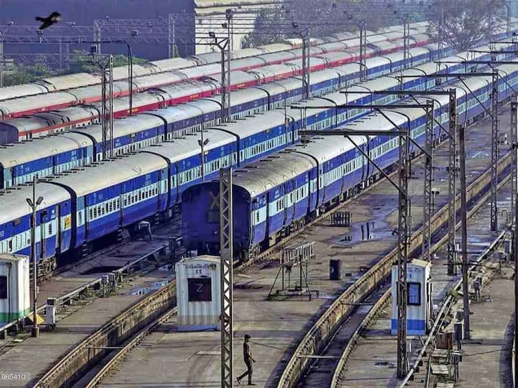 Railways Indian Railway Real Time Train Information System Equipment Installed in Locomotives RTIS Railways: अब नहीं छूटेगी आपकी ट्रेन, 2700 रेल इंजनों को रियल टाइम सिस्टम से जोड़ा