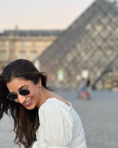 Sophie Choudry Photos: పారిస్ లో సోఫీ చౌదరి కిరాక్ ఫొటోస్