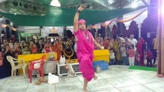 इसमें शिव-पार्वती जी की मूर्ति के आलावा मंदिर में बने 12 ज्योतिर्लिंगों और चारों धाम की आरती इसी शैली में की जाती है.