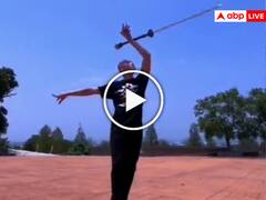 Trending: तलवार के साथ शख्स ने किया गजब का करतब, वीडियो देख चौंक जाएंगे आप