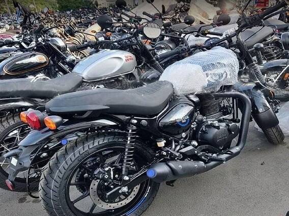 Royal Enfield : जबरदस्त फिचर्स, पॉवरफुल इंजिनसह Hunter 350 'या' दिवशी होणार लॉन्च; वाचा संपूर्ण माहिती Royal Enfield : जबरदस्त फिचर्स, पॉवरफुल इंजिनसह Hunter 350 'या' दिवशी होणार लॉन्च; वाचा संपूर्ण माहिती