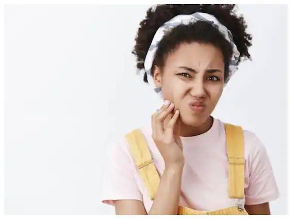 ਤੁਸੀਂ ਪਾਰਲਰ ਵਿੱਚ ਜਾ ਕੇ ਸਮਾਂ ਅਤੇ ਪੈਸੇ ਦੋਵੇਂ ਖਰਚ ਨਹੀਂ ਕਰਨਾ ਚਾਹੁੰਦੇ ਤਾਂ ਘਰ 'ਤੇ ਹੀ ਡੀਆਈਵਾਈ ਰਾਹੀਂ ਸਕਿਨ ਟੈਨਿੰਗ ਦੀ ਸਮੱਸਿਆ ਨੂੰ ਦੂਰ ਕਰ ਸਕਦੇ ਹੋ।