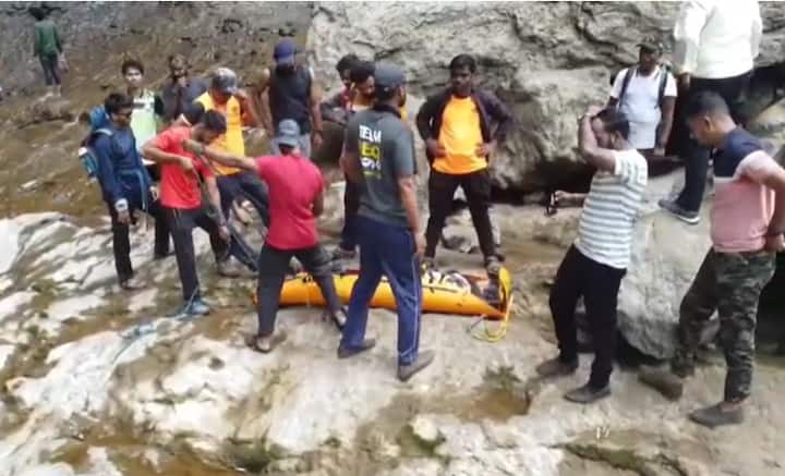 यावेळी बचाव पथकाने बचावकार्य सुरु केलं.