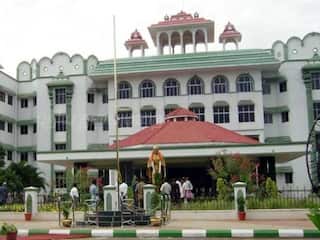 madurai highcourt closes the petition regarding human waste disposal மனிதக்கழிவை மனிதனே அகற்றுவதைத் தடுப்பது தொடர்பான சட்டம் முறையாக பின்பற்றப்படுகிறதா?  நீதிபதிகள் கேள்வி