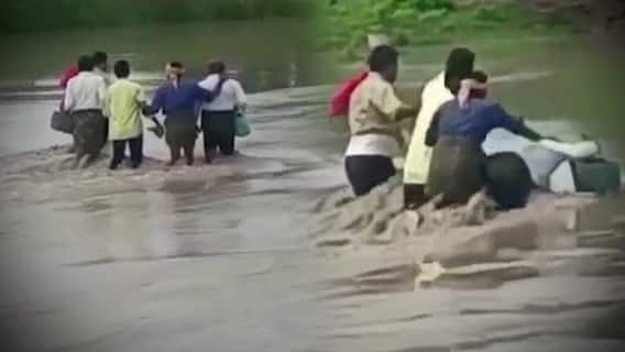 Kurnool Floods : కర్నూలు జిల్లా నెరవాడ గ్రామంలో ఘటన | ABP Desam