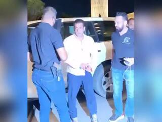 Salman Khan At Mumbai Airport: ਬੁਲੇਟ ਪਰੂਫ਼ ਗੱਡੀ `ਚ ਮੁੰਬਈ ਏਅਰਪੋਰਟ ਪਹੁੰਚੇ ਸਲਮਾਨ ਖਾਨ, ਦੇਖੋ ਵੀਡੀਓ