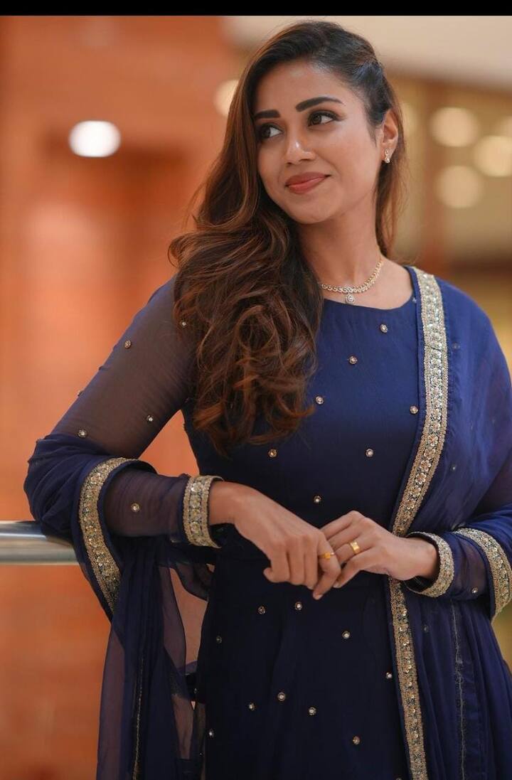 கள்ளுர பார்க்கும் பார்வை உள்ளுர பாயுமே.....