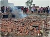 Pilibhit News: पीलीभीत में पटाखा बनाने के दौरान हुए ब्लास्ट से दो मंजिला इमारत ढही, मलबे में दबी तीन सगी बहनें