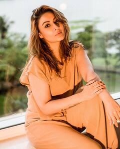 Urvashi Dholakia : 'कोमलिका'च्या अदांनी चाहते घायाळ, सिझलिंग फोटो चर्चेत