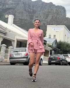 Kanika Mann Pics: कनिका मान ने बिकिनी से लेकर हर अवतार में शेयर की फोटोज, ग्लैमरस लुक में दिखीं एक्ट्रेस