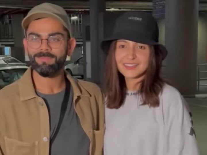 Virat Kohli and Anushka Sharma spotted at airport Watch Viral Video Virat Anushka Video: पत्‍नी अनुष्का के साथ पोज दे रहे थे विराट, हाथ से छूटा मास्क, जानें फिर क्या हुआ