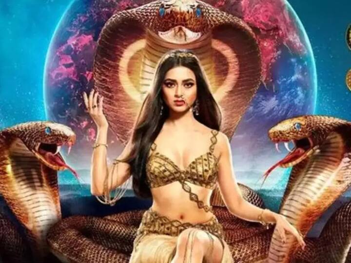 तेजस्वी प्रकाश: मौनी रॉय 'नागिन' सीजन के पहले शो की नागिन थीं वहीं तेजस्वी प्रकाश 'नागिन सीजन 6' में नागिन का किरदार निभा रही हैं. 'बिग बॉस 15' जीतने के बाद तेजस्वी को एकता कपूर ने नागिन रोल ऑफर किया था.