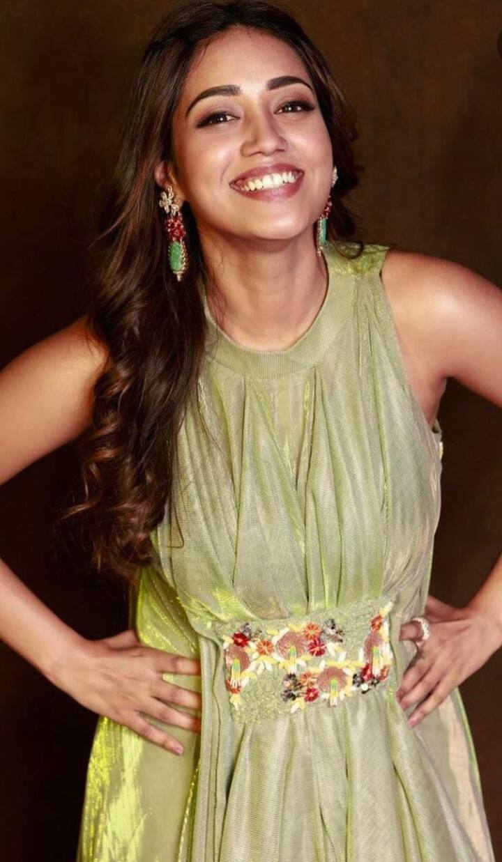 பெண் பாவை கண்கள் என்று பொய் சொல்லுதே...
