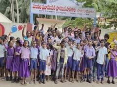 గోడ కుర్చీ వేసి విద్యార్థులు- సపోర్ట్ చేస్తున్న పేరెంట్స్!