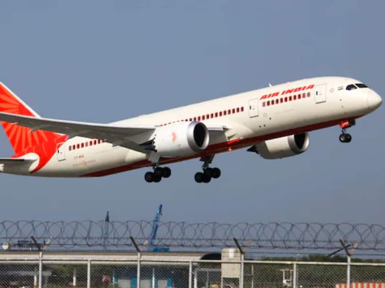Air India to let pilots fly till they are 65 आता एअर इंडियाचे वैमानिक वयाच्या 65 व्या वर्षापर्यंत विमान उड्डाण करणार, जाणून घ्या काय आहे नियोजन