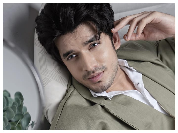 'It Was Dark And Shady': Paras Kalnawat Opens Up About His Experience On 'Anupamma' 'It Was Dark And Shady': Paras Kalnawat Opens Up About His Experience On 'Anupamma'
