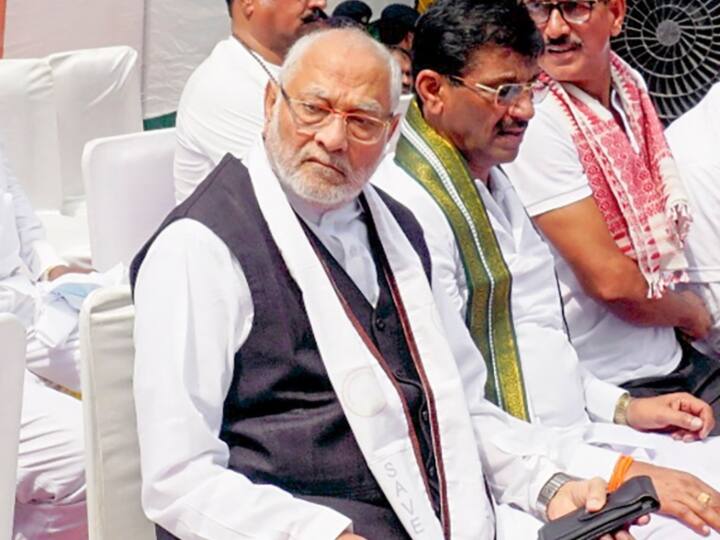 Prime Minister Modi brother Prahlad Modi staged a sit in at Jantar Mantar प्रधानमंत्री मोदी के भाई प्रह्लाद मोदी ने जंतर-मंतर पर दिया धरना, की ये मांग