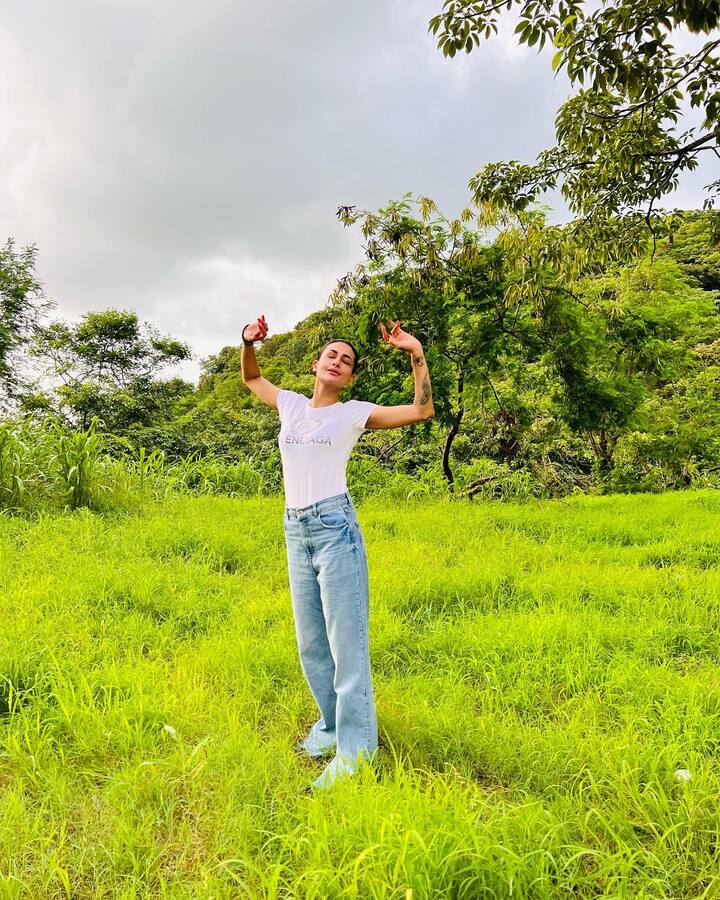 पवित्रा पुनिया सोशल मीडिया पर अपने लाखों फैंस के साथ अपनी पर्नसल लाइफ से जुड़ी हर डिटेल को साझा करना पसंद करती हैं.