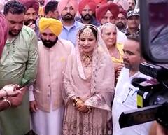 ਵਿਆਹ ਤੋਂ ਬਾਅਦ ਵਹੁਟੀ ਨਾਲ ਪਿੰਡ ਸਤੌਜ ਪਹੁੰਚੇ CM ਭਗਵੰਤ ਮਾਨ, ਪਿੰਡ ਵਾਲਿਆਂ ਨੇ ਕੀਤਾ ਭਰਵਾਂ ਸੁਆਗਤ
