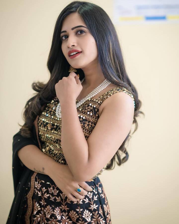 స్రవంతి చొక్కారపు ఫోటోస్. Image Credit: Sravanthi Chokarapu/ Instagram