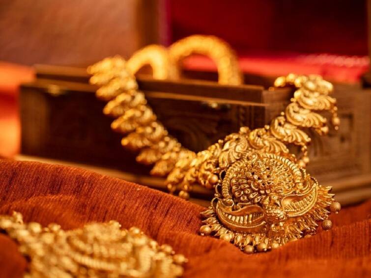 gold rate today gold and silver price in on 4th august 2022 gold and silver rate slightly hike today marathi news Gold Rate Today : सोन्या-चांंदीच्या दरात किंचित वाढ; जाणून घ्या तुमच्या शहरातील दर