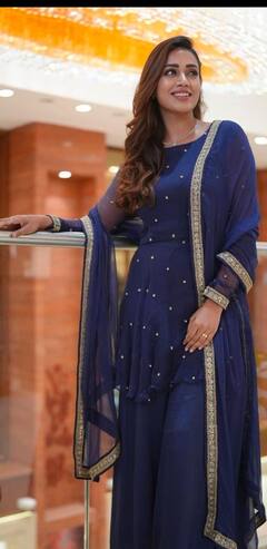 Nivetha Pethuraj :கள்ளுர பார்க்கும் பார்வை உள்ளுர பாயுமே.....நிவேதா பெத்துராஜின் க்யூட் க்ளிக்ஸ்!