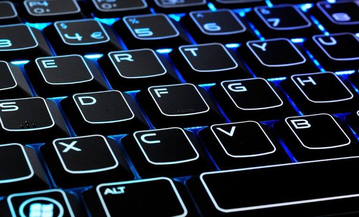 কিন্তু কিবোর্ড সচল রাখতে গেলে তার স্বাস্থ্যের দিকেও নজর দেওয়া উচিত। তাই রক্ষণাবেক্ষণ থেকে মোছামুছির ক্ষেত্রে বিশেষ নজর দেওয়া উচিত।