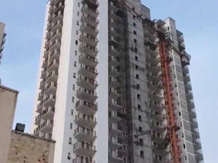 Gurugram  labourers fell off the 17th floor four died Gurugram: गुरुग्राम के सेक्टर-77 में दर्दनाक हादसा, 17वें फ्लोर से फिसलकर गिरे मजदूर, चार की मौत