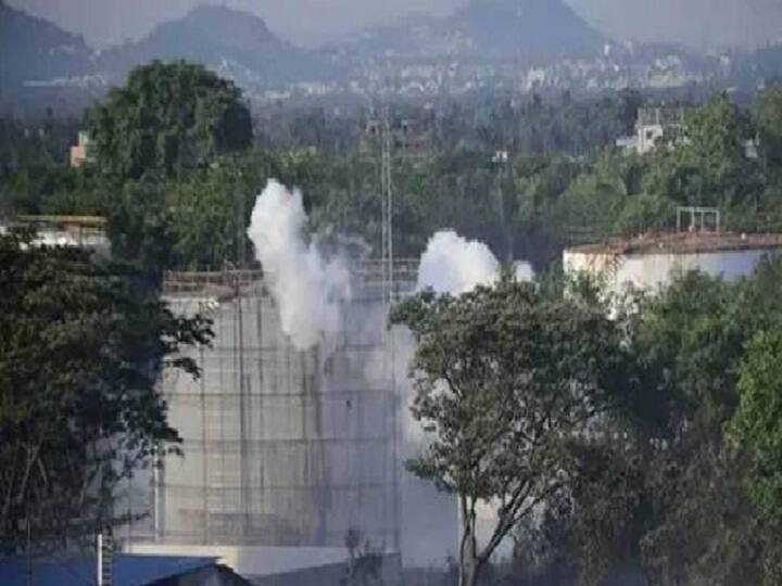 Visakhapatnam Gas Leakage Over 50 Fall Sick, Admitted Hospital After Gas Leakage Visakhapatnam Gas Leak: விசாகப்பட்டினம் அருகே வாயுக்கசிவு - 50க்கும் மேற்பட்டோர் பாதிப்பு - மருத்துவமனையில் அனுமதி!