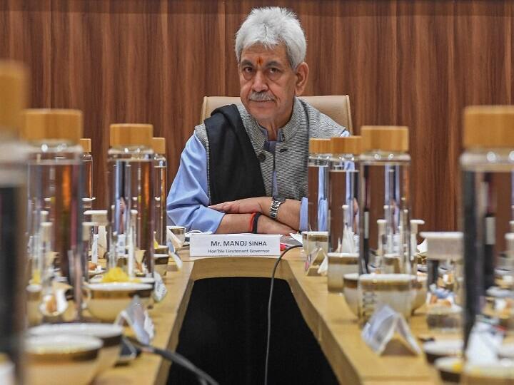 JK LG Manoj Sinha pilgrims to perform darshan holy cave Amarnath before Aug 5 inclement weather advisory MET J&K LG Urges Pilgrims To Visit Amarnath Shrine Before August 5, Cites Inclement Weather