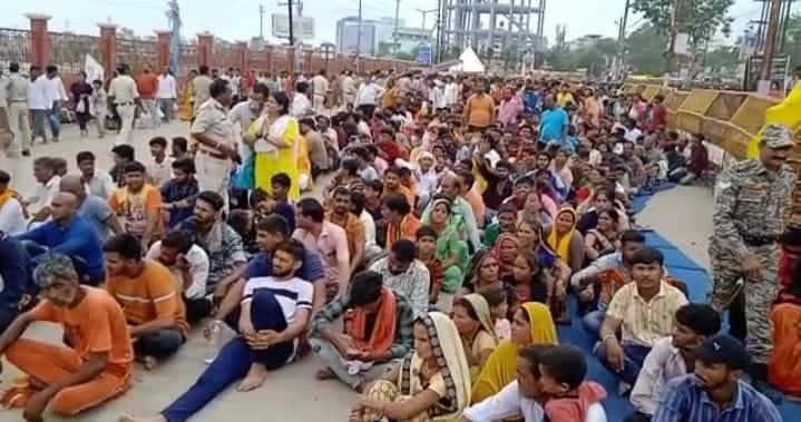 इससे पहले डेढ़ से दो लाख श्रद्धालू ही नागचंद्रेश्वर महादेव मंदिर का आशीर्वाद ले पाते थे. इस बार नए इंतजाम के चलते अधिक श्रद्धालू मंदिर में दर्शन के लिए पहुंचे. उज्जैन के कलेक्टर आशीष सिंह ने उम्मीद जताई की मंदिर के कपाट बंद होने तक चार लाख से अधिक श्रद्धालू दर्शन कर लेंगे.