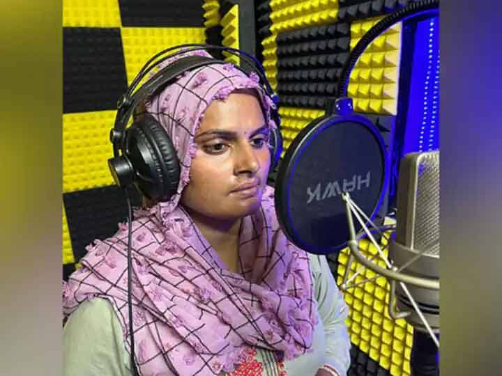 Why Fatwa issued against singer Farmani Naaz for singing 'Har Har Shambhu' 'साईंबाबा' से कोई चिढ़ नहीं, तो फ़िर 'हर-हर शंभू' के खिलाफ ही फतवा क्यों?