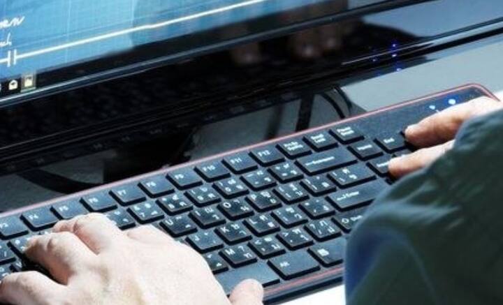 Computer Keyboard: কিবোর্ড পরিষ্কার এবং দীর্ঘদিন সচল রাখবেন কী ভাবে জেনে নিন।