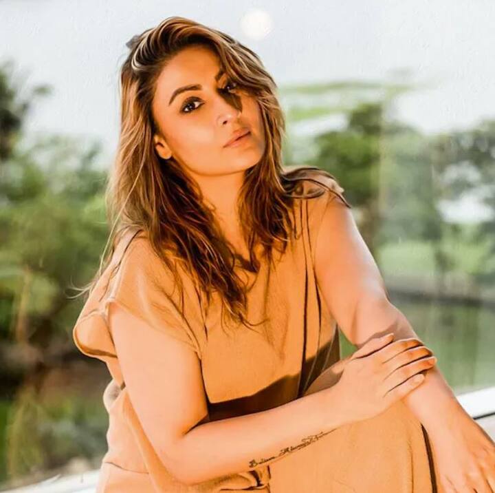 ਆਲਮ ਇਹ ਹੈ ਕਿ ਅੱਜ ਵੀ ਕਈ ਲੋਕ ਉਰਵਸ਼ੀ ਨੂੰ ਉਸ ਦੇ ਅਸਲੀ ਨਾਂ ਤੋਂ ਘੱਟ ਅਤੇ ਕੋਮੋਲਿਕਾ ਦੇ ਨਾਂ ਤੋਂ ਜ਼ਿਆਦਾ ਜਾਣਦੇ ਹਨ।