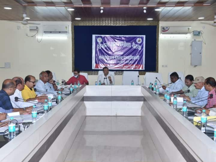 Surguja collector took review meeting of School education department ANN Surguja News: स्कूल शिक्षा विभाग की बैठक में कलेक्टर के तेवर सख्त, पीएचई के लापरवाह अधिकारियों पर गिरी गाज