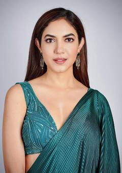 Ritu Varma: என்னக் கவுத்து போட்டுட்டியே கனிமொழியே…நடிகை ரித்துவர்மாவின் லேட்டஸ்ட் போட்டோஸ்!