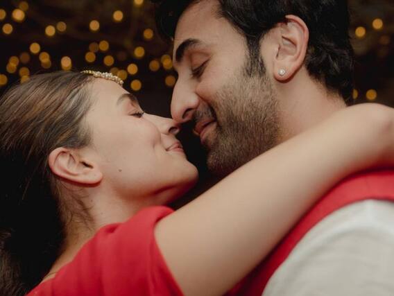 प्रेग्नेंसी में Alia Bhatt का इस तरह स्पेशल ध्यान रख रहे हैं Ranbir kapoor, 'डार्लिंग्स' एक्ट्रेस ने किया खुलासा प्रेग्नेंसी में Alia Bhatt का इस तरह स्पेशल ध्यान रख रहे हैं Ranbir kapoor, 'डार्लिंग्स' एक्ट्रेस ने किया खुलासा