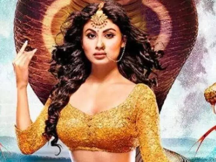 मौनी रॉय: एकता कपूर के पॉपुलर शो की पहली नागिन मौनी रॉय को लोगों ने इस किरदार में बेहद पसंद किया. नागिन के किरदार ने मौनी रॉय को एक अलग पहचान दी.