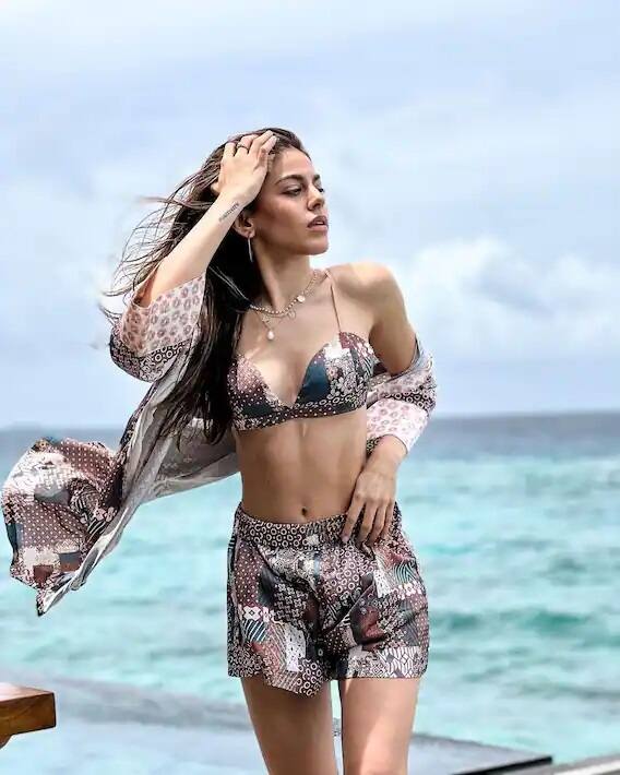 Photos: Pooja Bedi's daughter shared hot pictures in Maldives, fans are crazy about her toned body.