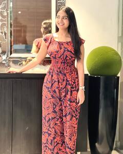 Ananya Nagalla: అద్దం ముందర అల్లరి చేస్తూ ఫోటోలకి ఫోజులిస్తున్న అనన్య నాగళ్ల