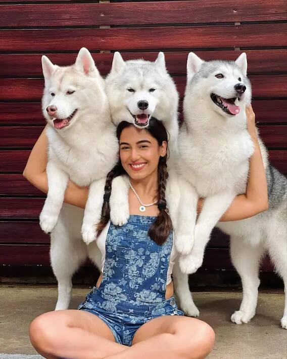 Very cute pictures of Srishti Rode with two chotili are viral, fans also went crazy...