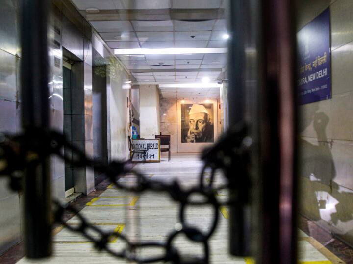 National Herald Case: यंग इंडिया का ऑफिस सील करने पर कांग्रेस बोली, महंगाई और बेरोजगारी पर आंदोलन को दबाने की कोशिश Congress leader reactions on young india office sealed by ED National Herald Case: यंग इंडिया का ऑफिस सील करने पर कांग्रेस बोली, महंगाई और बेरोजगारी पर आंदोलन को दबाने की कोशिश