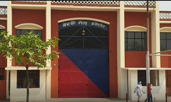 ASI of Moga Police arrested for supplying Sulfa in Faridkot Jail ਫ਼ਰੀਦਕੋਟ ਜੇਲ੍ਹ 'ਚ ਸੁਲਫਾ ਸਪਲਾਈ ਕਰਨ ਦੇ ਦੋਸ਼ 'ਚ ਮੋਗਾ ਪੁਲਿਸ ਦਾ ASI ਗ੍ਰਿਫ਼ਤਾਰ