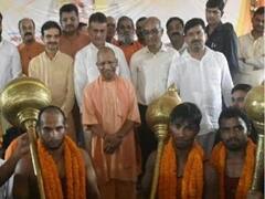 Gorakhpur News: गोरखपुर में हुई कुश्ती प्रतियोगिता के विजेताओं को सीएम योगी ने किया सम्मानित, खिलाड़ियों को लेकर कही ये बड़ी बात