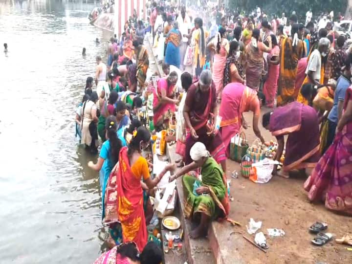 Adiperukku Festival After two years Mayiladuthurai celebrated 2 ஆண்டுகளுக்கு பிறகு மயிலாடுதுறையில் ஆடிப்பெருக்கு விழா கொண்டாட்டம்..!